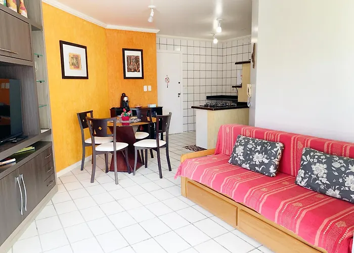 Apartamento De Dois Quartos Para 6 Pessoas Em Canasvieiras A Uma Quadra Da Praia Em Area Nobre