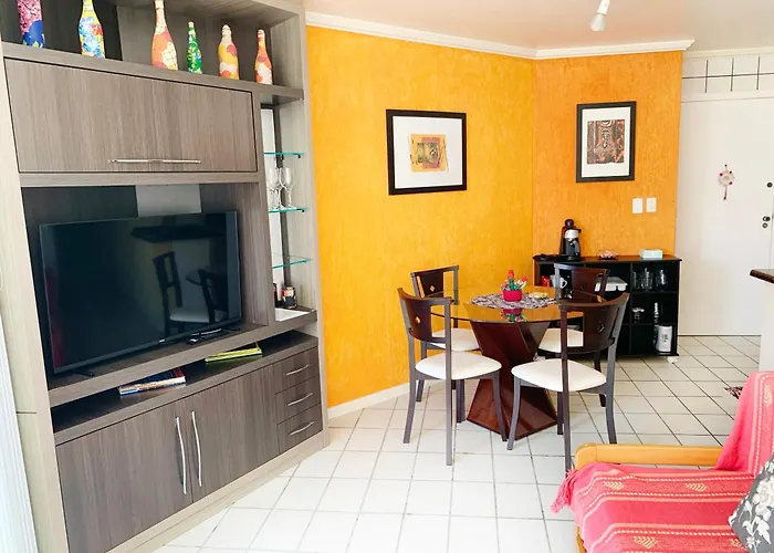 Apartamento De Dois Quartos Para 6 Pessoas Em Canasvieiras A Uma Quadra Da Praia Em Area Nobre