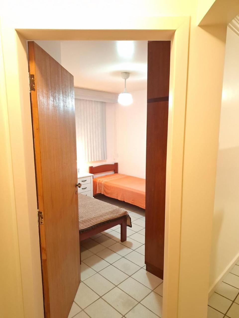Apartment De Dois Quartos 6 Pessoas Em Canasvieiras A Uma Quadra Da Em Area Nobre *