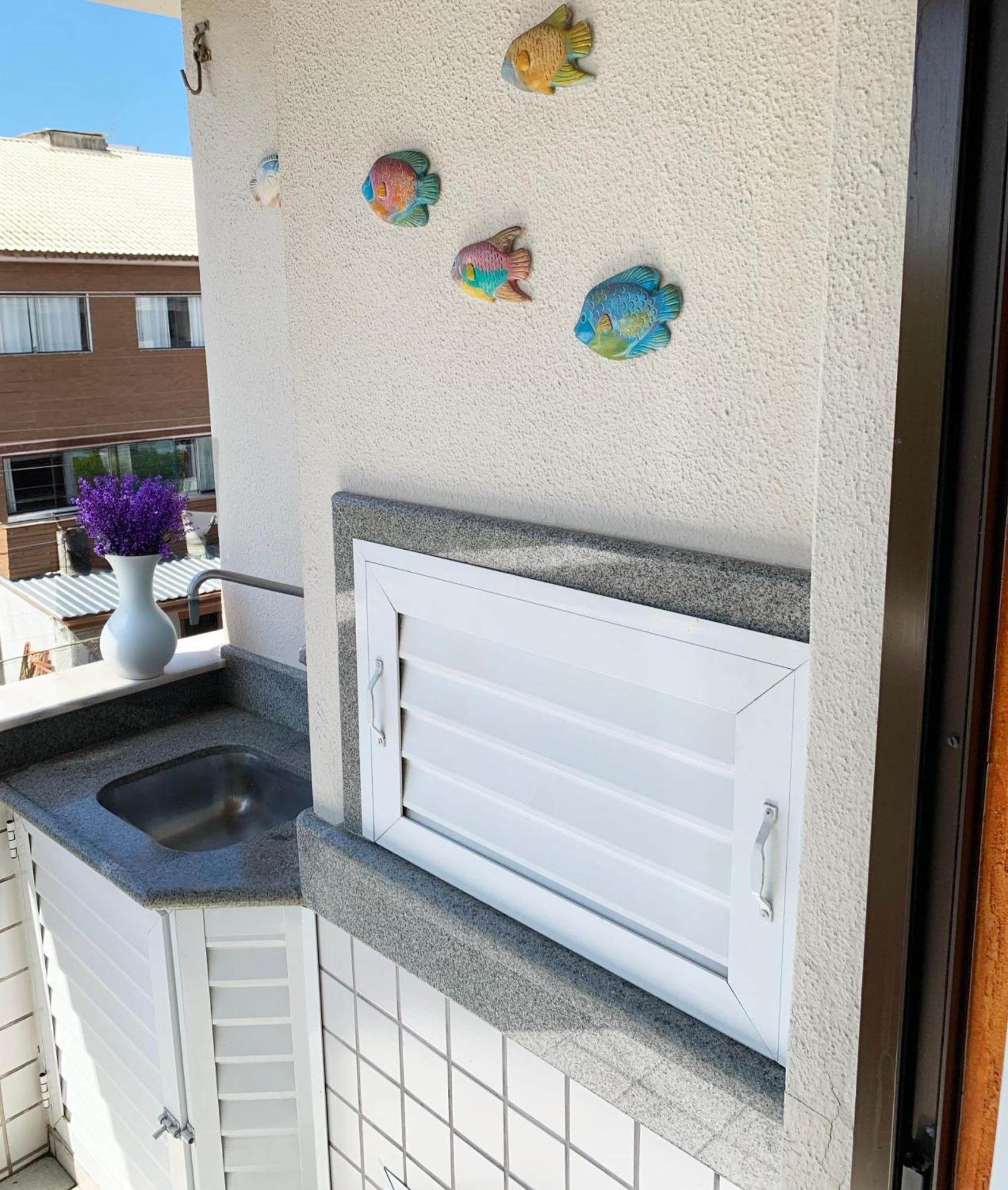 De Dois Quartos 6 Pessoas Em Canasvieiras A Uma Quadra Da Em Area Nobre